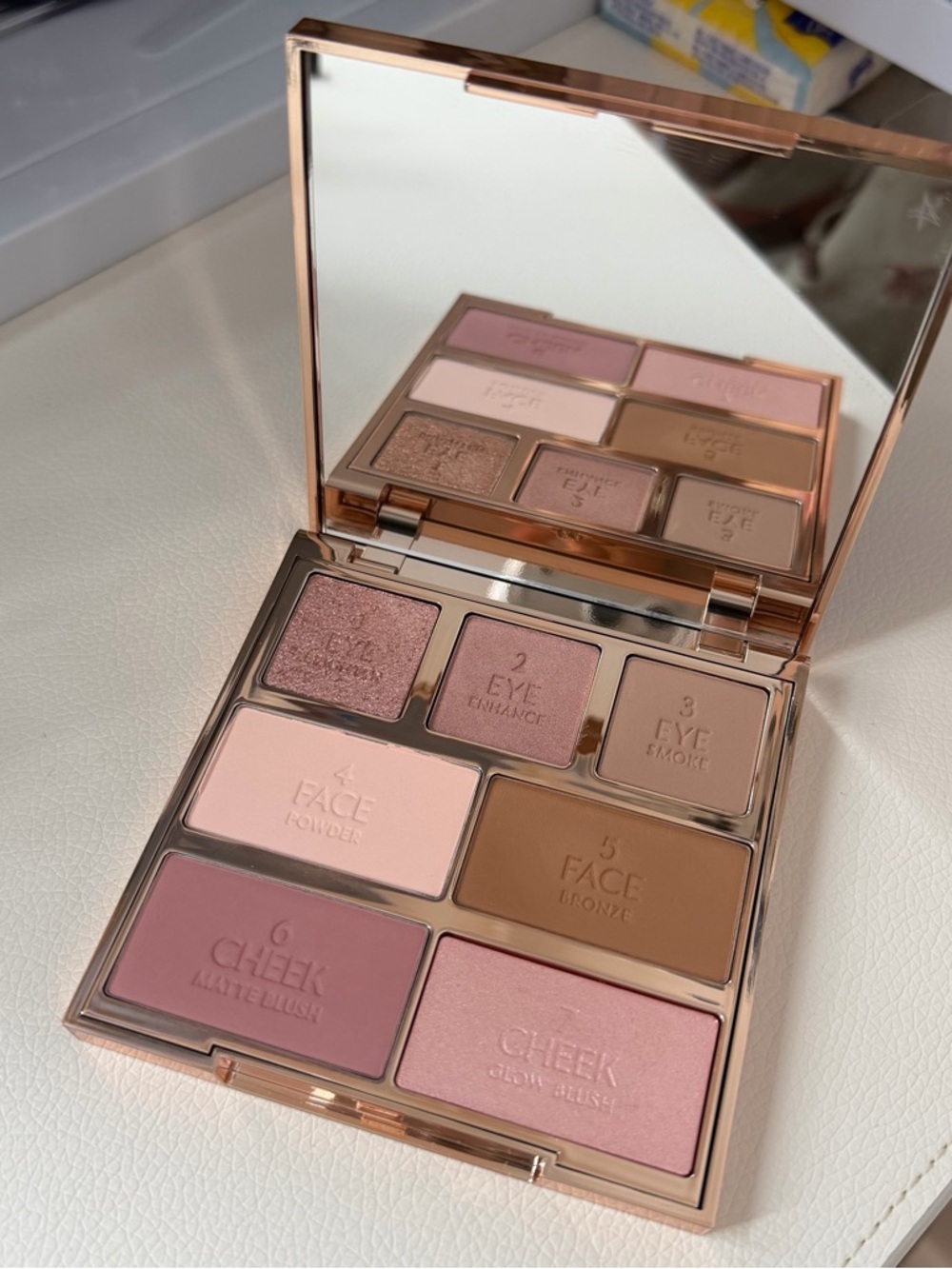 Charlotte Tilbury Hollywood Instant Look In a Palette~pretty，glowing beauty